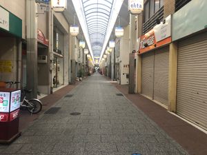 洲本の商店街2

商店街を歩いてたらたぬきがいました！
なんでもたぬきに所...