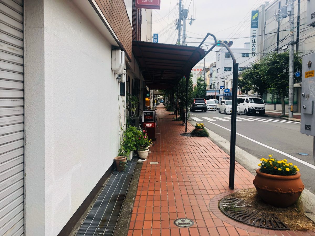 洲本の商店街2

商店街を歩いてたらたぬきがいました！
なんでもたぬきに所...