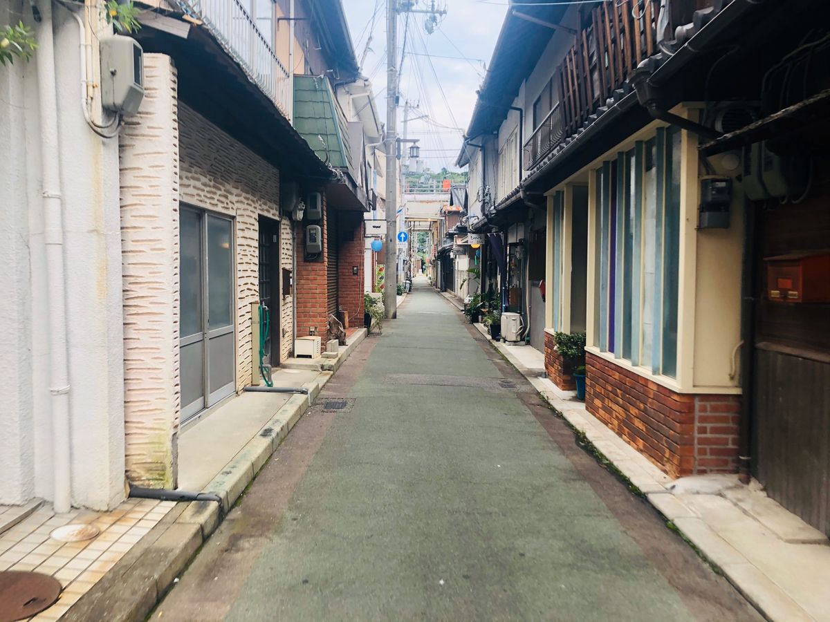 洲本の商店街散策

昔ながらの映画館がありました！

おそらくコロナの影響...