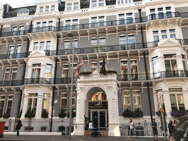 イギリス(英国)・ロンドン「英国弾丸　2019年7月」の写真：Dior展など