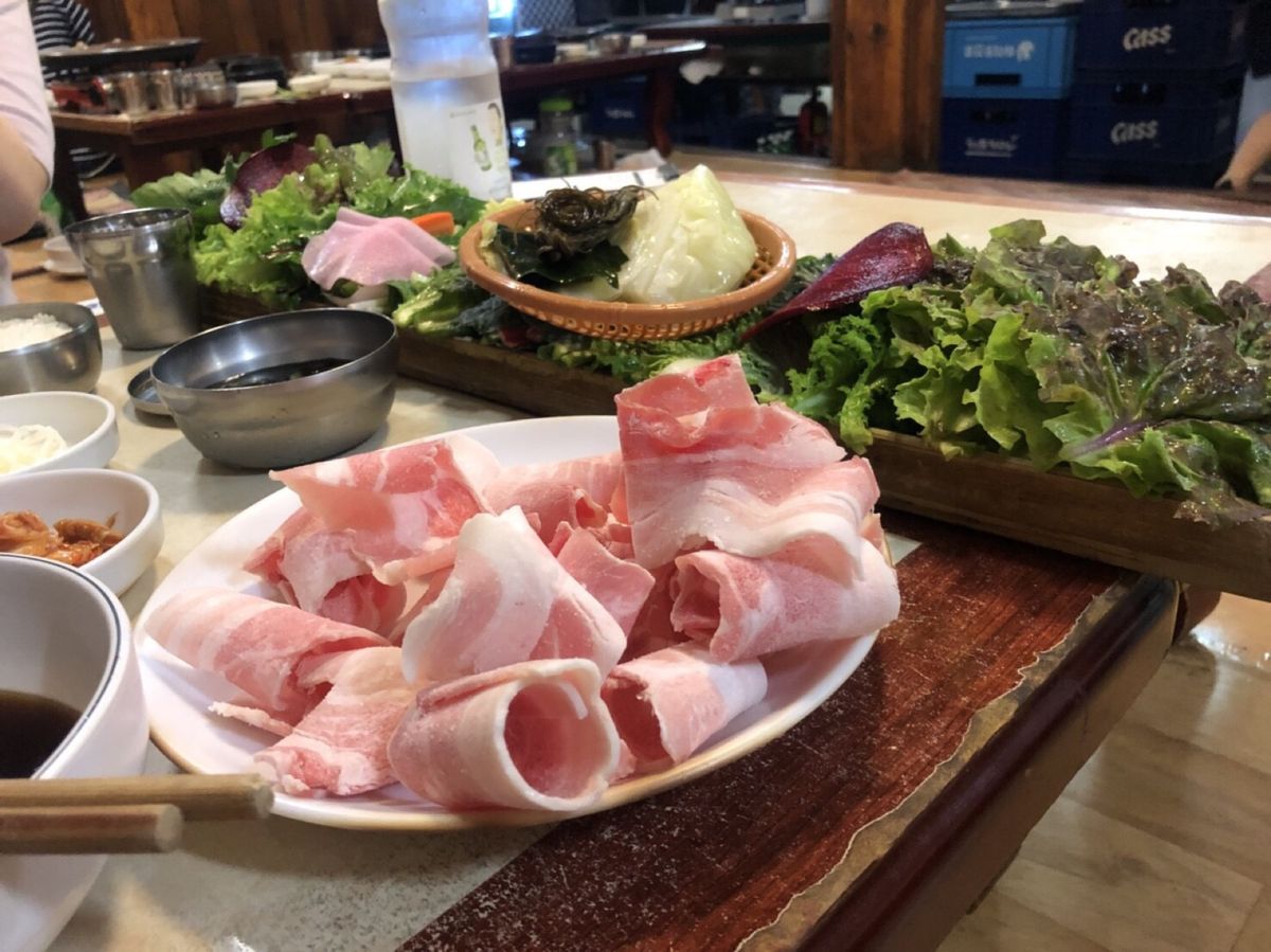 サムギョプサル食べに行った時の葉物の種類の多さにびっくり！