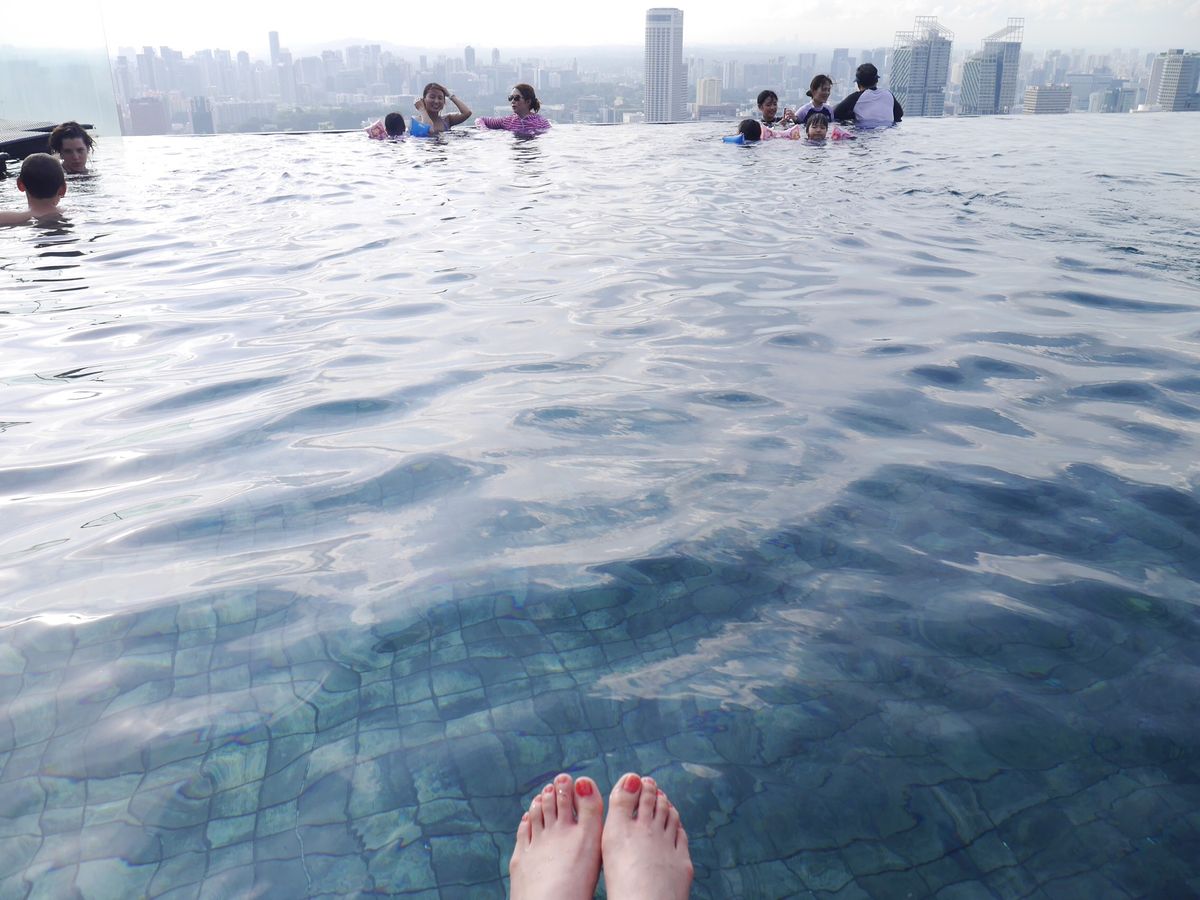 スペクトラは色々な場所から観て、シンガポールの夜景を楽しんで♫
人気店でチ...