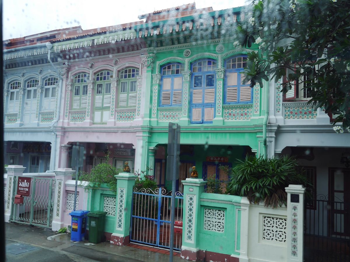 スペクトラは色々な場所から観て、シンガポールの夜景を楽しんで♫
人気店でチ...