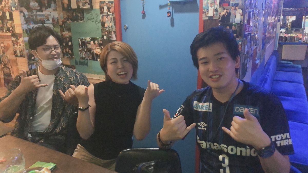 FIJI BAR3

yogi(オーナー)はとっても気さく！

隣に座った...