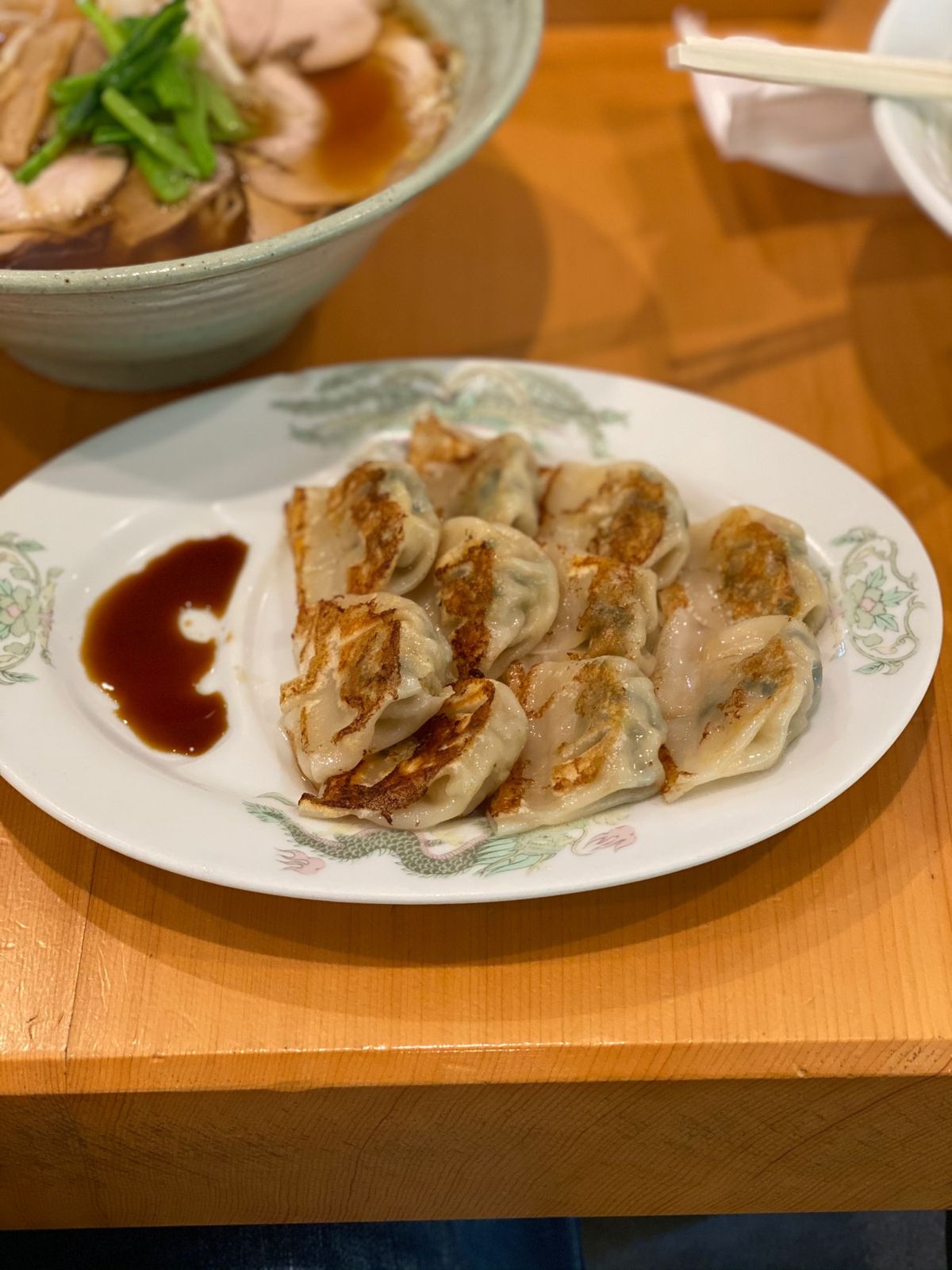 たちばな家のしょうゆラーメン

さっぱりして美味しいです
ひとくち餃子も美...