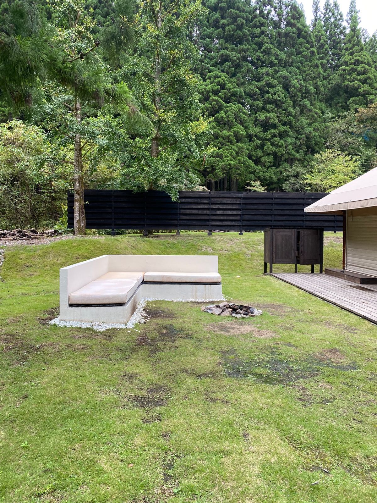 KEIKOKU GLAMPING TENTに到着！

着いた途端受付はここ...