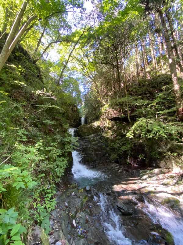 日本・東京都「KEIKOKU GLAMPING TENT」の写真：九頭龍の滝

涼しい風がとても気持ちいい...