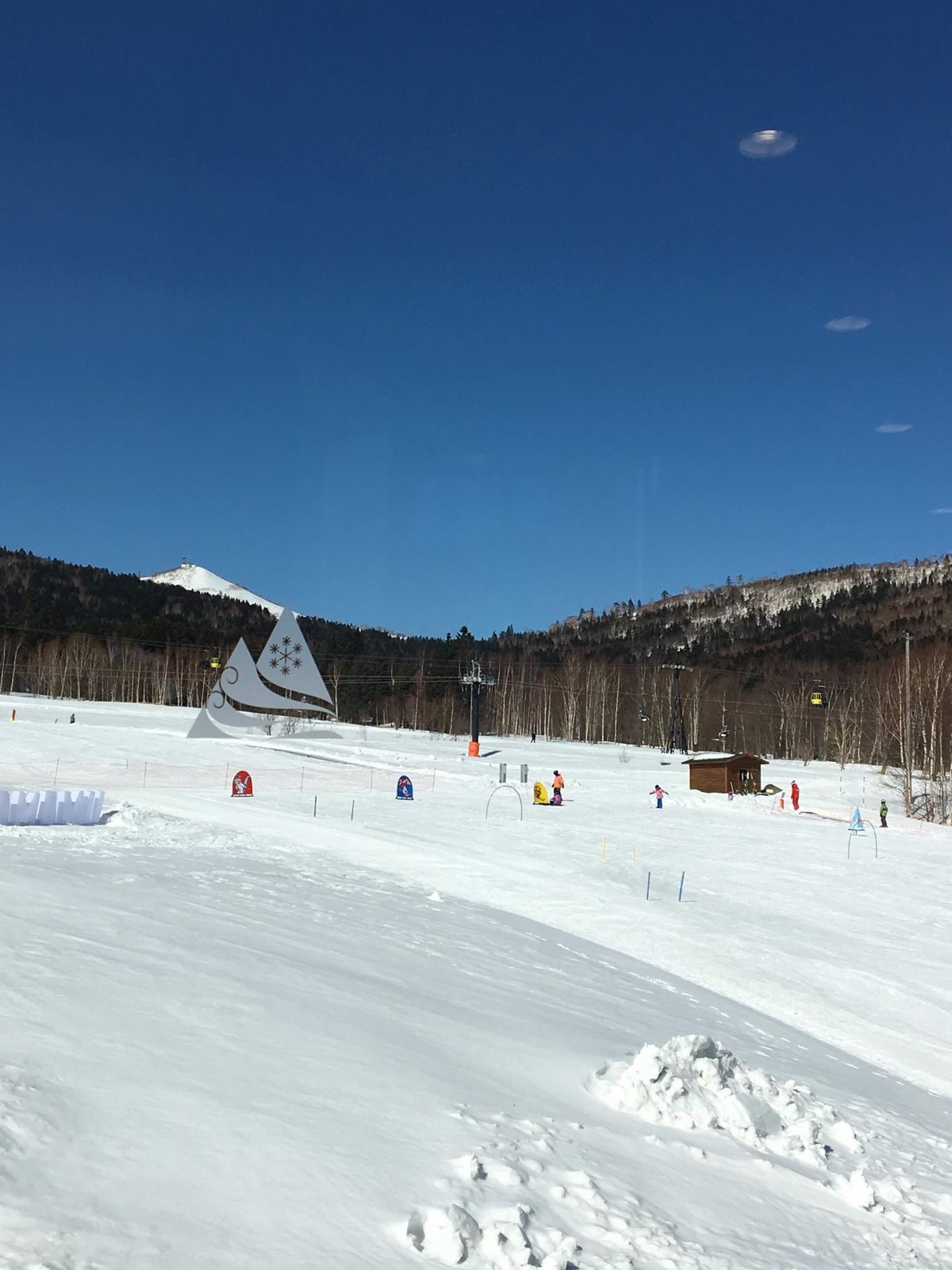 パウダースノーでボードしたり夜はダンスしたりお腹いっぱい美味しいものたべた✨