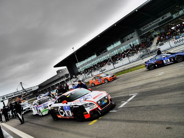 ドイツ・フランクフルト「ドイツ　初ドイツ」の写真：ニュルブルクリンク24時間レース
レース...