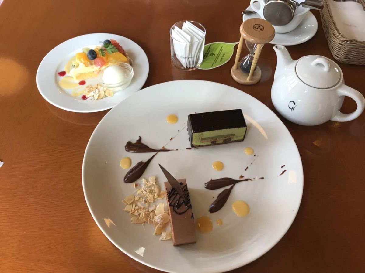 綺麗なケーキ食べるのもったいない🧁