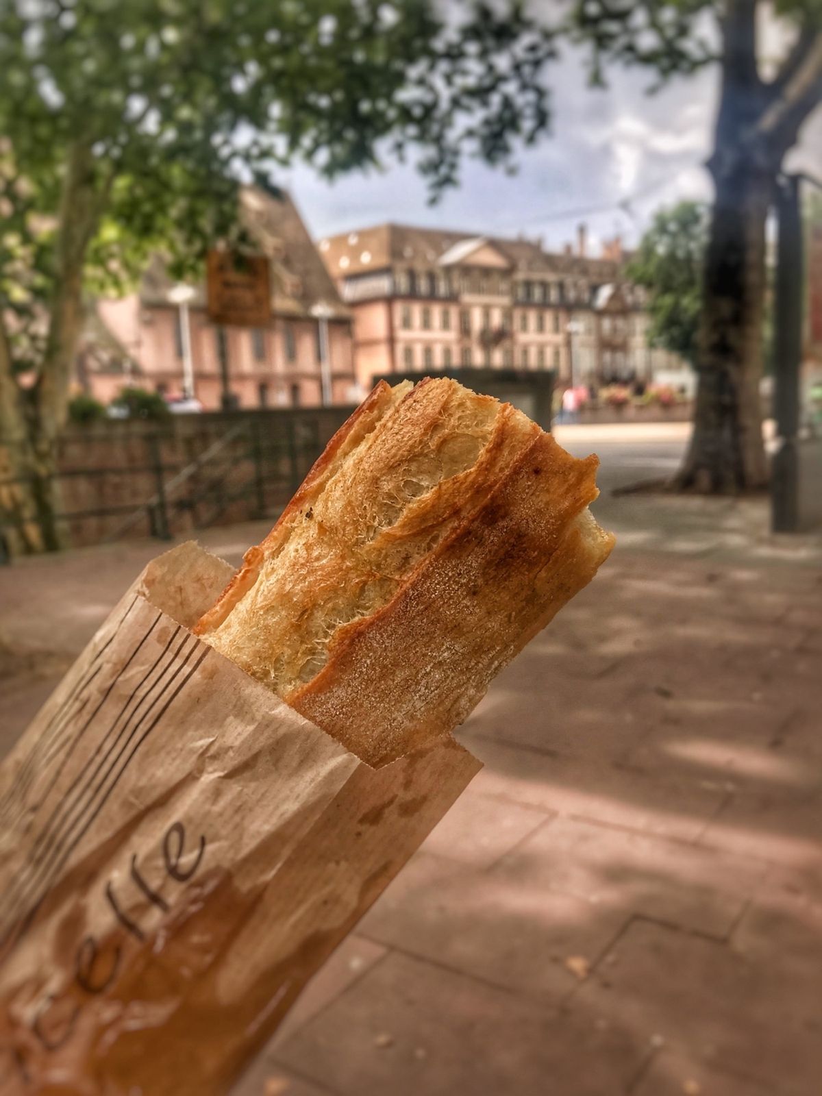 とても素敵な街並みでもっと散策したかった。
フランスパンも美味でした♪