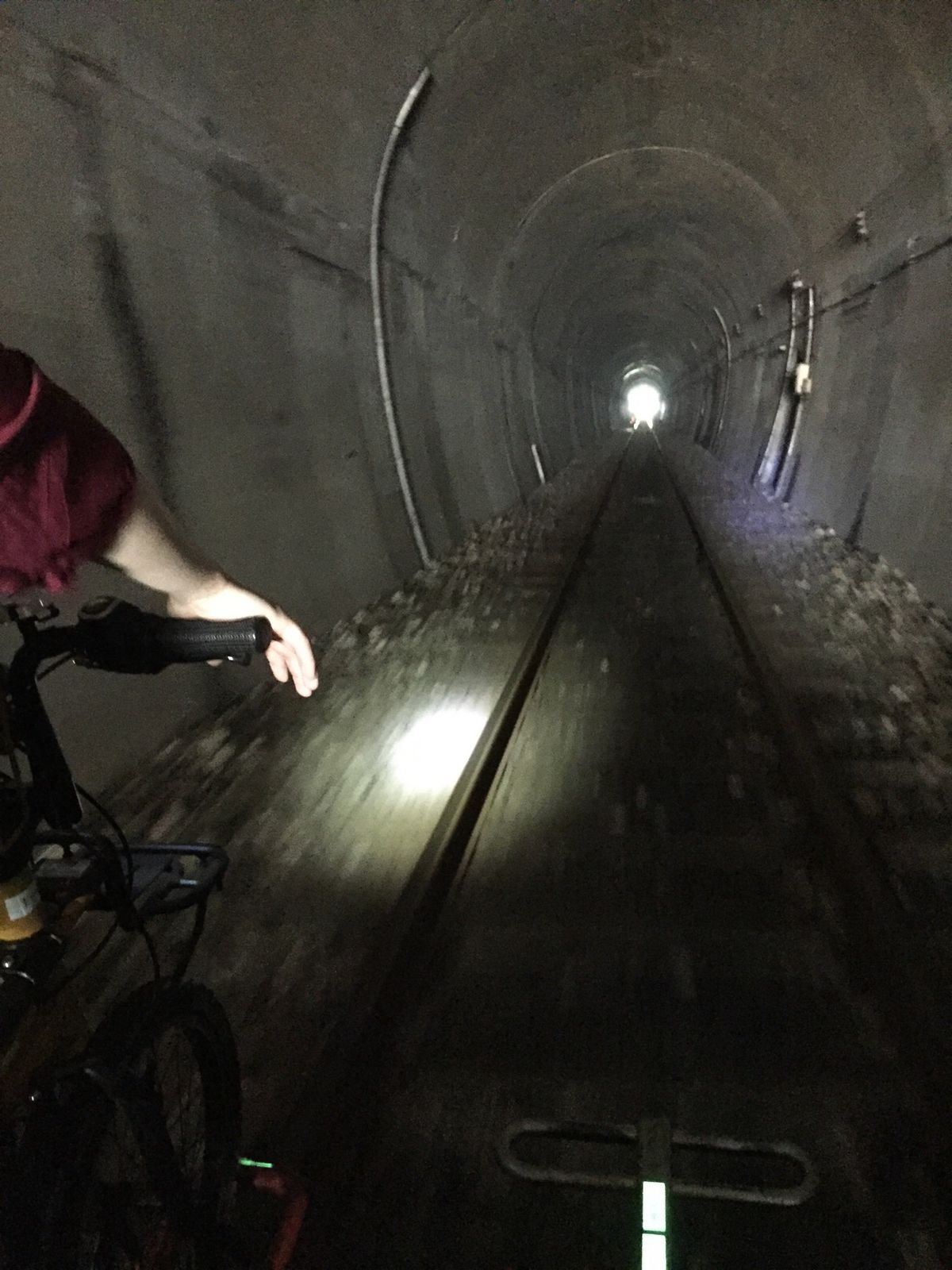 電車の線路を自転車で走行するなんて新鮮！
本当にガッタンゴットンする！