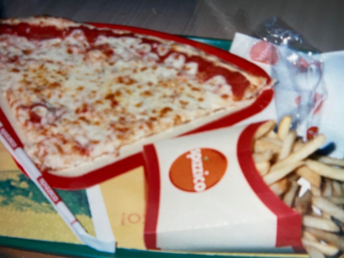 ピザは、ピザ専門のファストフード店で食べました！
イカ墨パスタは、ベネチア...