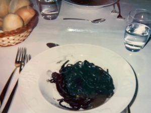 ピザは、ピザ専門のファストフード店で食べました！
イカ墨パスタは、ベネチア...