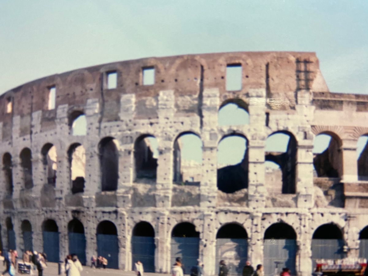 ローマ。
コロッセオ、トレビの泉、スペイン広場、パンテオン。
スペイン広場...