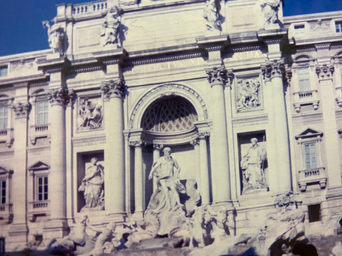 ローマ。
コロッセオ、トレビの泉、スペイン広場、パンテオン。
スペイン広場...