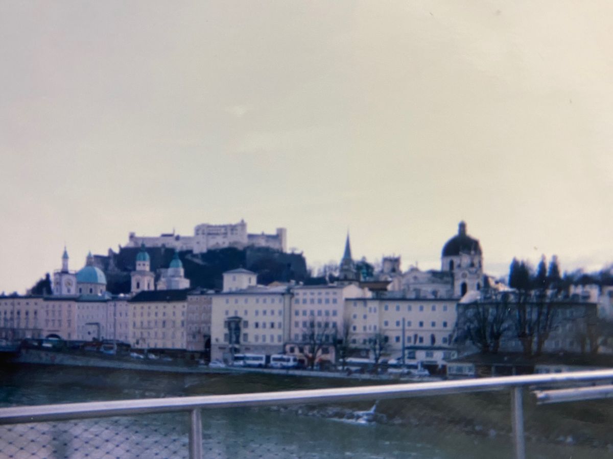 ザルツブルク。
チェスしてたのが印象的でした！
3枚目はシェーンブルン宮殿...