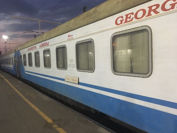ジョージア・メスティア「ジョージアの旅2019」の写真：夜行列車でズグジジへ
4人部屋2段ベット...