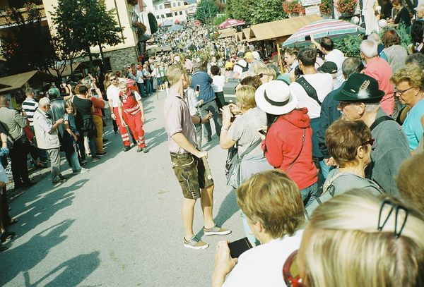 オーストリア・ハルシュタット「オーストリアの旅2016」の写真：almabtriebの牛追い祭り②

町...