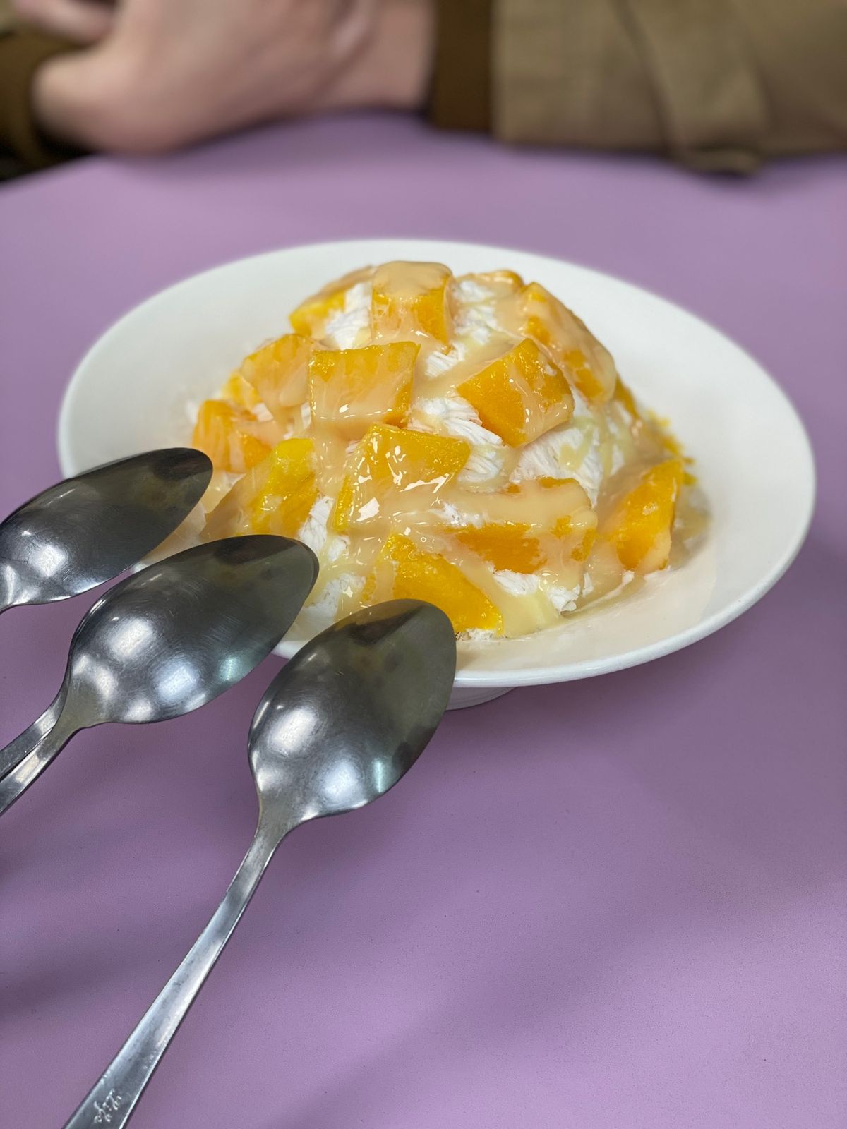 明月湯包と士林夜市のてっぱんかき氷　辛發亭