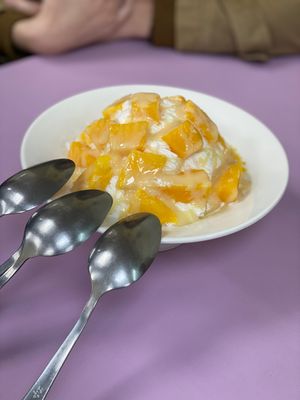 明月湯包と士林夜市のてっぱんかき氷　辛發亭