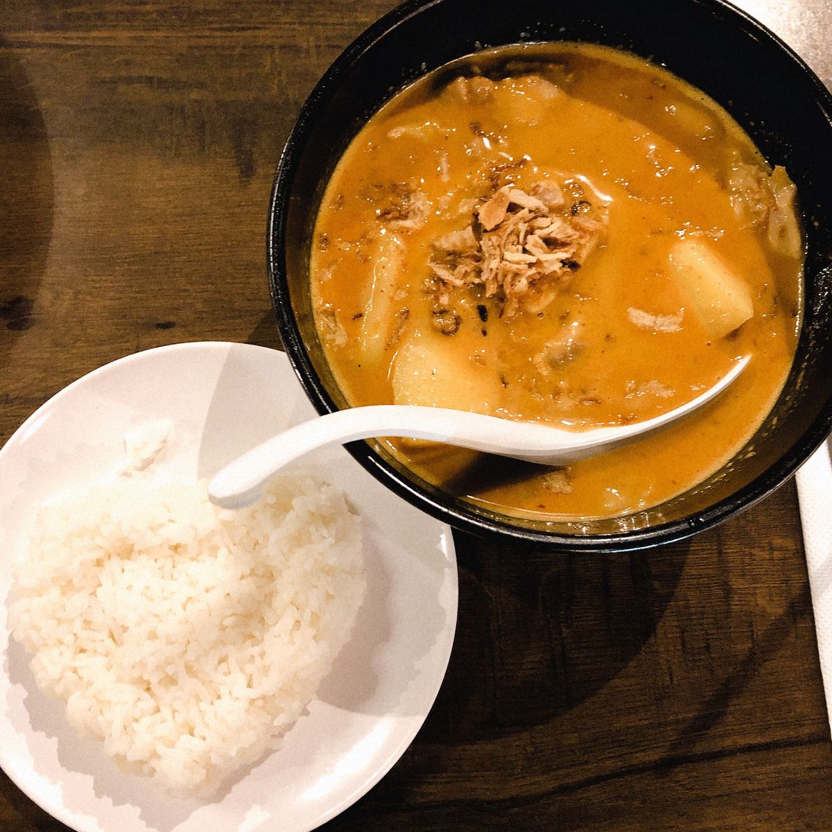 タイの大好きな食べ物たち
マッサマンカレー多め