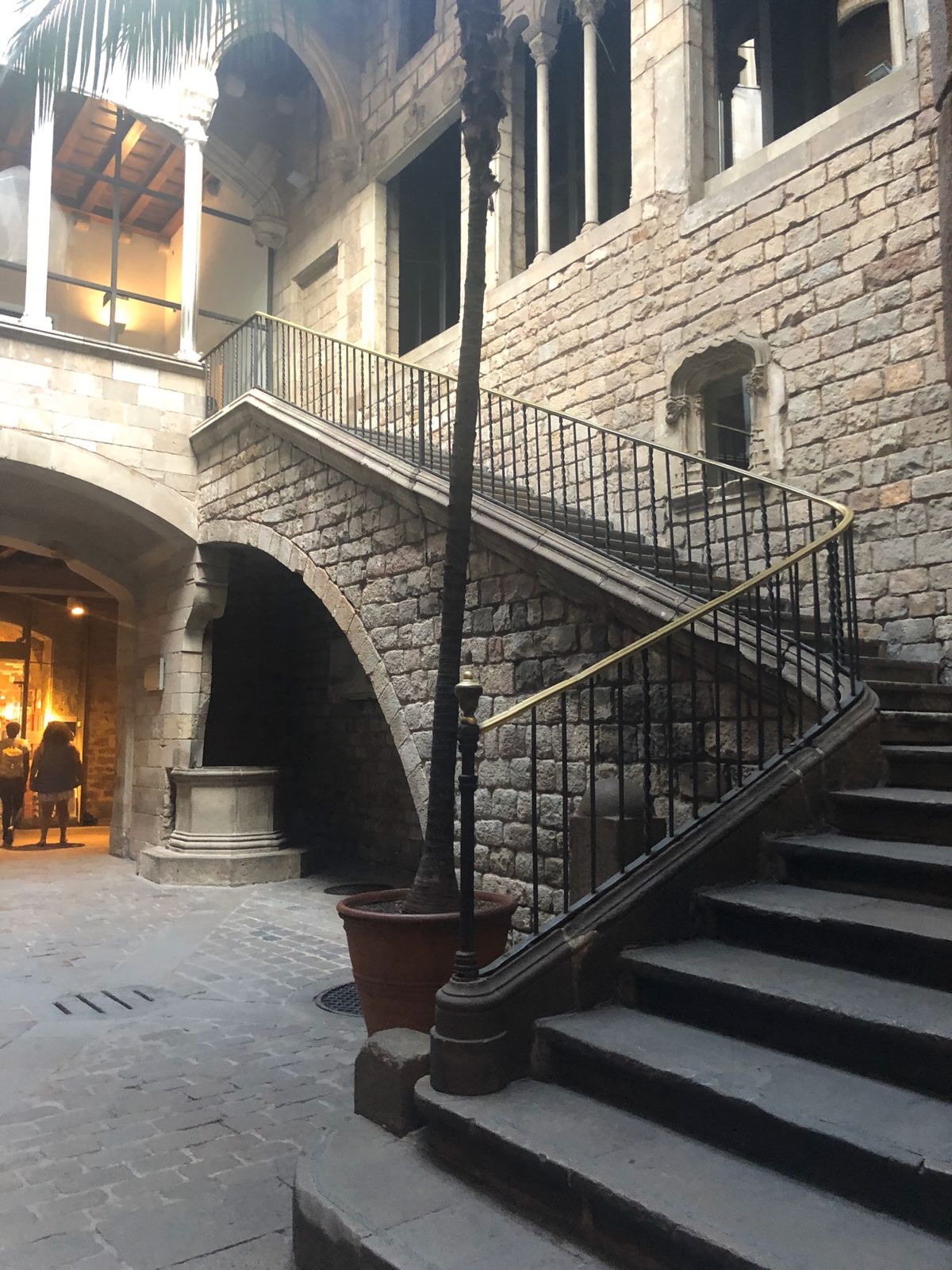 ピカソ美術館
無料時間の予約、利用！
優しい！！！
