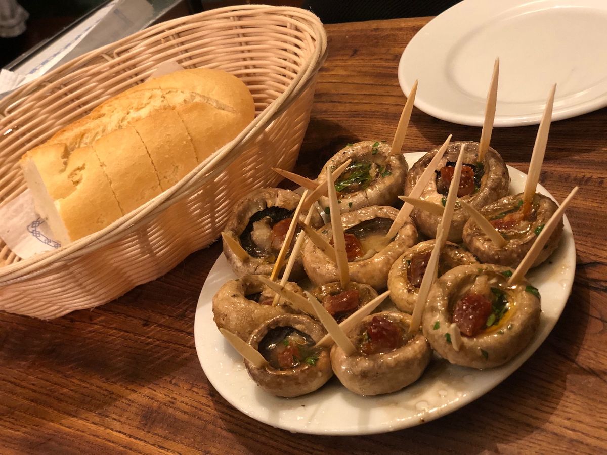 Meson del Champiñón🍴
マッシュルームの鉄板焼きが有名な...