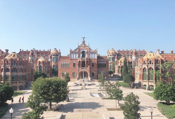 スペイン・バルセロナ「SPAIN🇪🇸」の写真：サンパウ病院
世界で最も美しい病院🏥
カ...