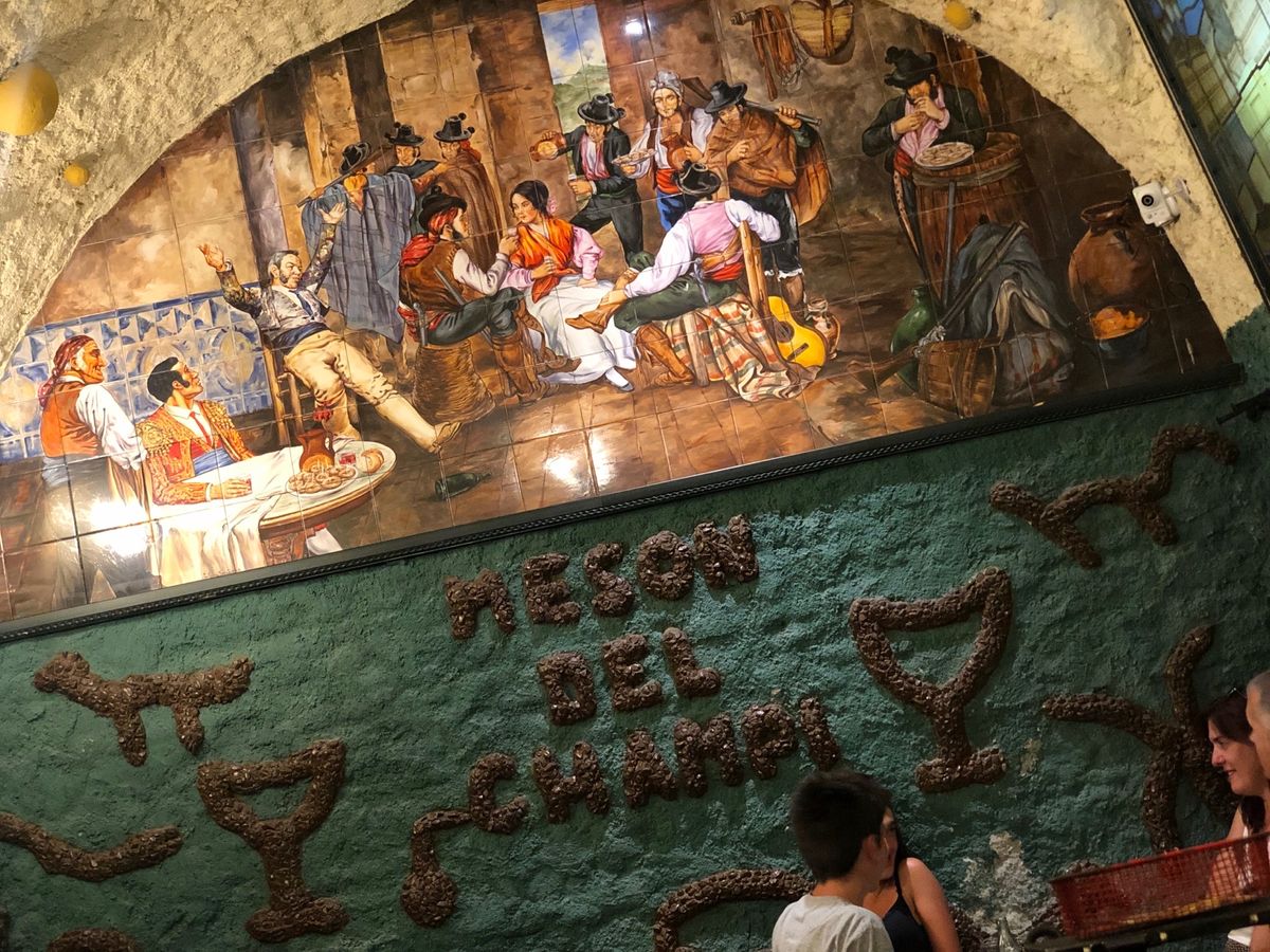 Meson del Champiñón🍴
マッシュルームの鉄板焼きが有名な...