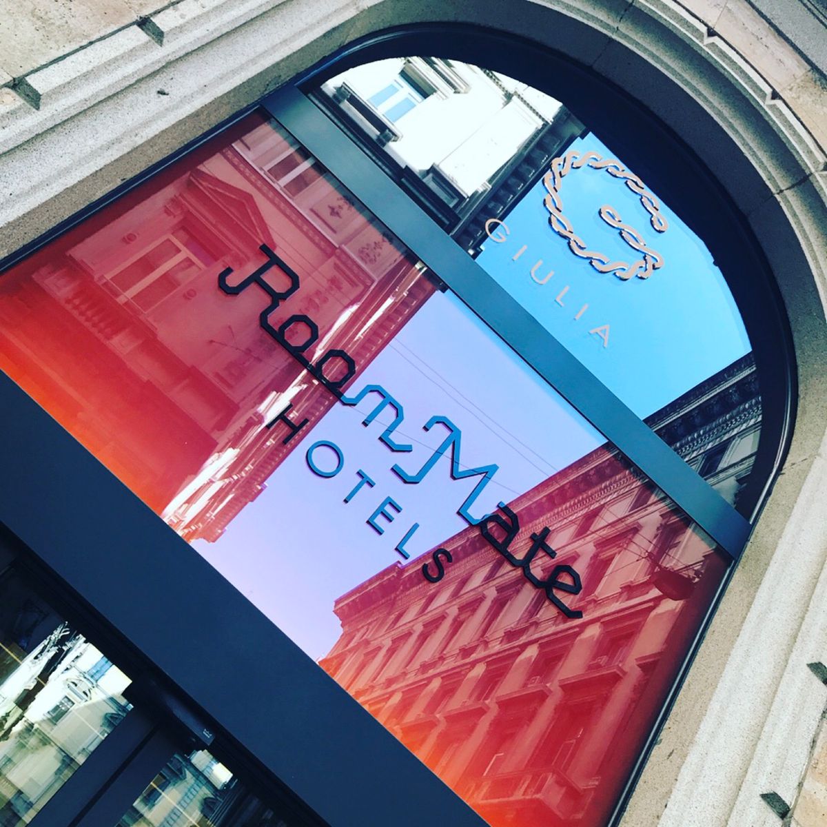 彩りのある平和なミラノ。