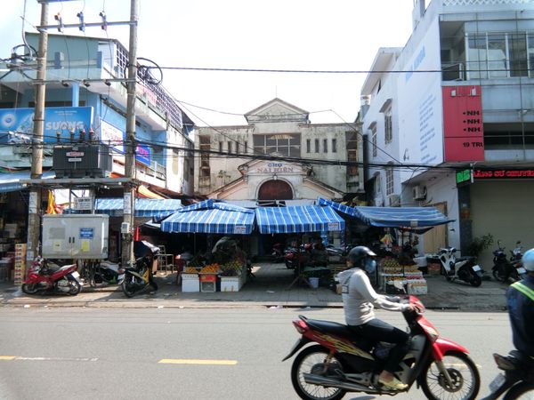 ベトナム・ダナンシティ「ダナンシティ」の写真：ドラえもんについてのヘンテコ看板。旅の醍...