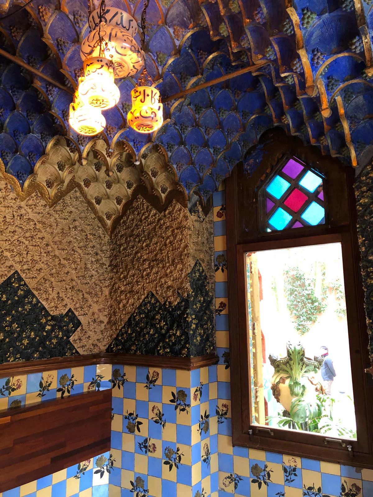 カサ・ビセンス
マリーゴールドのタイル可愛すぎる🧡