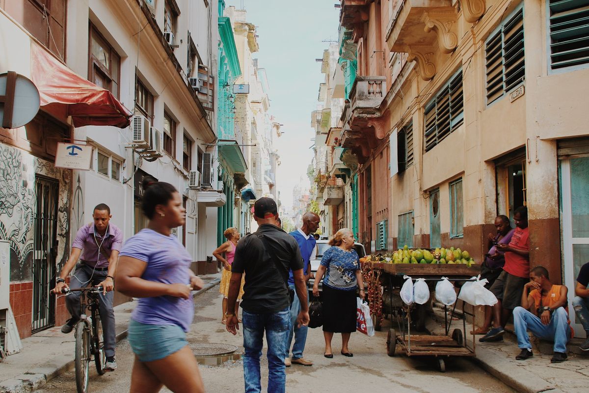 ①キューバ行ってきました！
メキシコから✈️飛んだんだけど離陸と着陸の時に...
