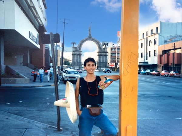 メキシコ「メキシコ 周遊」の写真：バスも自分も歴史を感じるワー😅