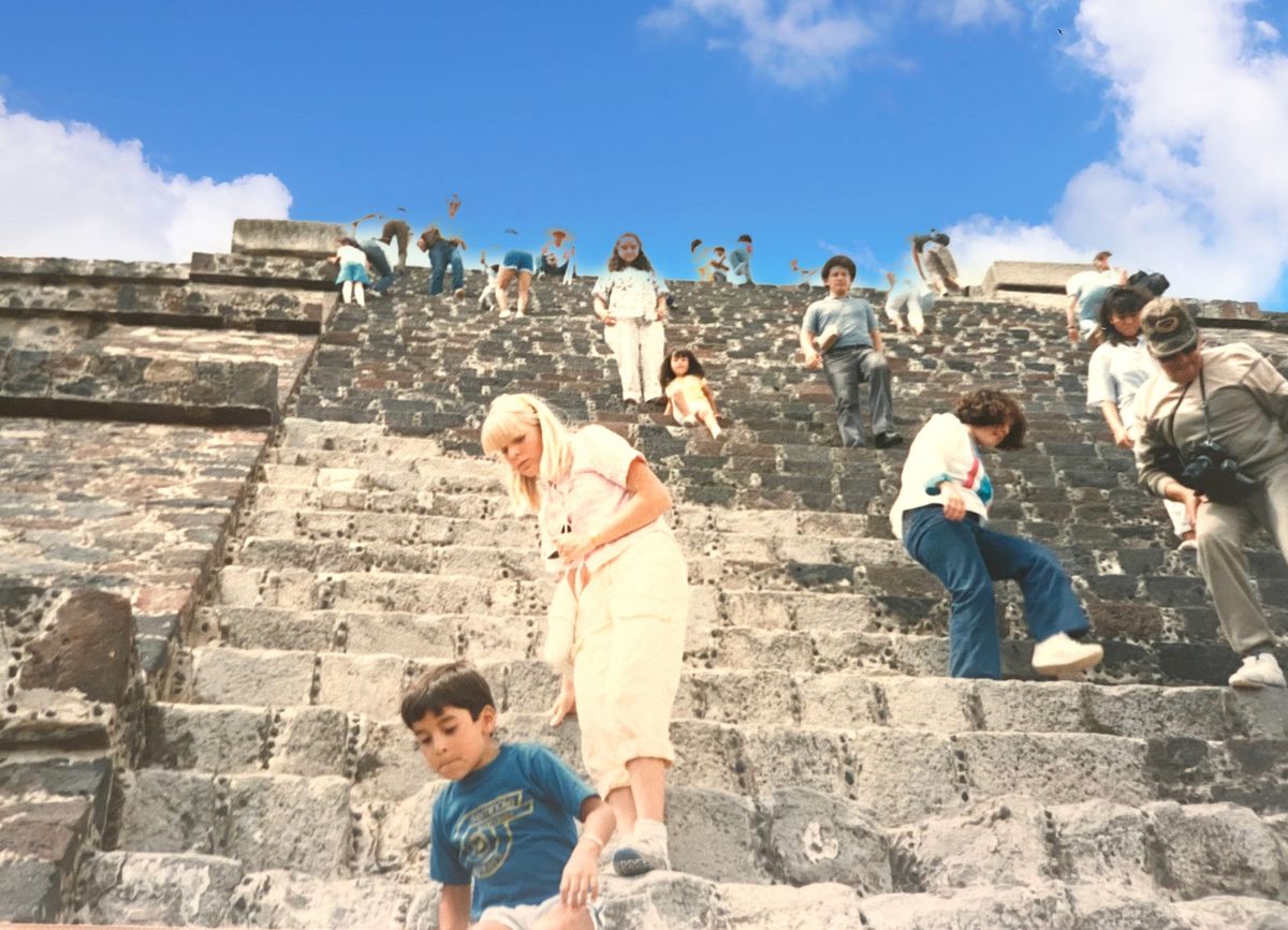 でかい麦わら帽子
#メキシコ紳  #太陽のピラミッド

ピラミッド...