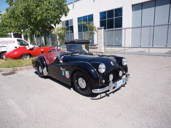 イタリア・ミラノ「ミッレミリア出場の旅」の写真：ウチのクルマを預けているコルパーニさんの...