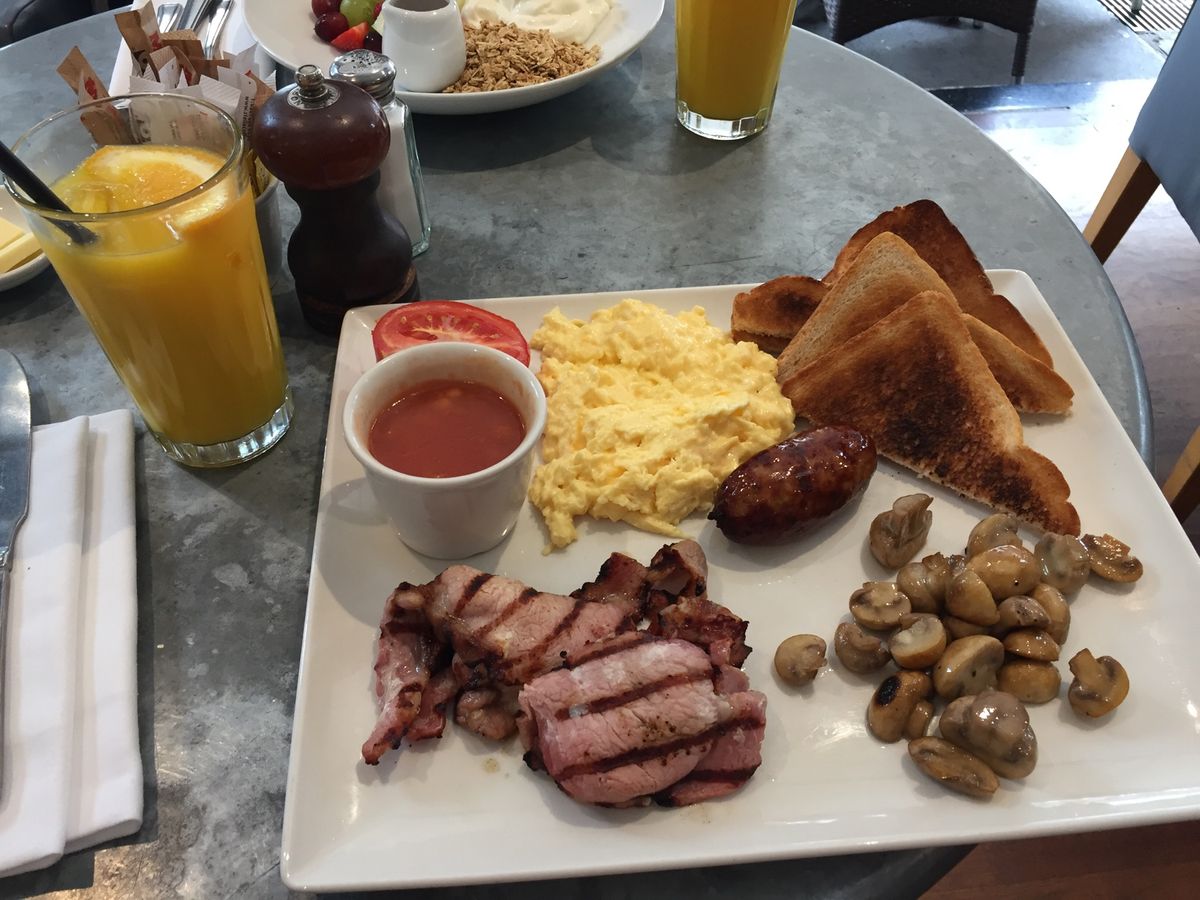 ロンドン旅の朝ごはん☀️
１日だけ、ホテルに併設されてるカフェでモーニング...