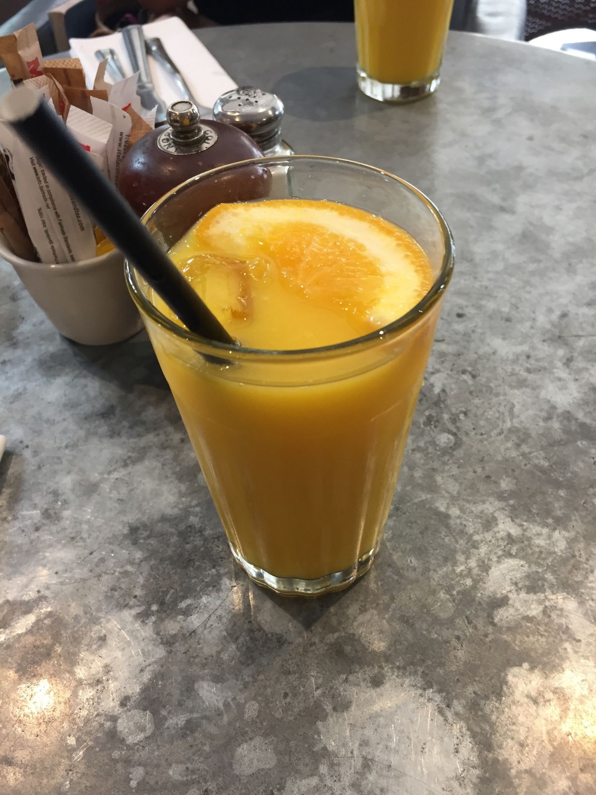 ロンドン旅の朝ごはん☀️
１日だけ、ホテルに併設されてるカフェでモーニング...