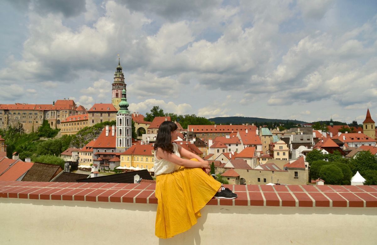 街全体がカラフルでお花に溢れてとても素敵な街です。プラハからバスで一本でい...