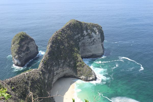 インドネシア・バリ「「バリ島の旅」」の写真：1）ペニダ島のケリンキンビーチ。素晴らし...
