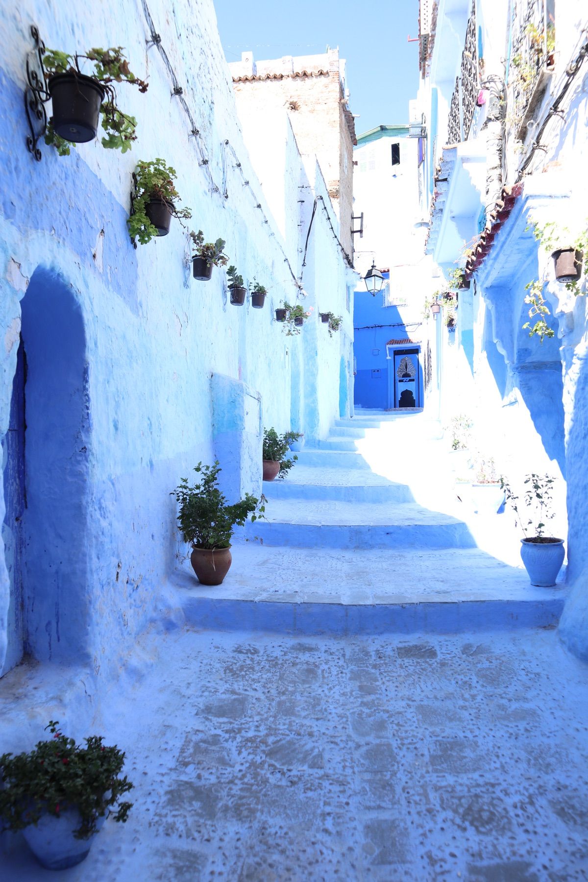 1）サハラ砂漠の街メルズーガ
2）世界遺産マラケシュのジャマエルフナ広場
...