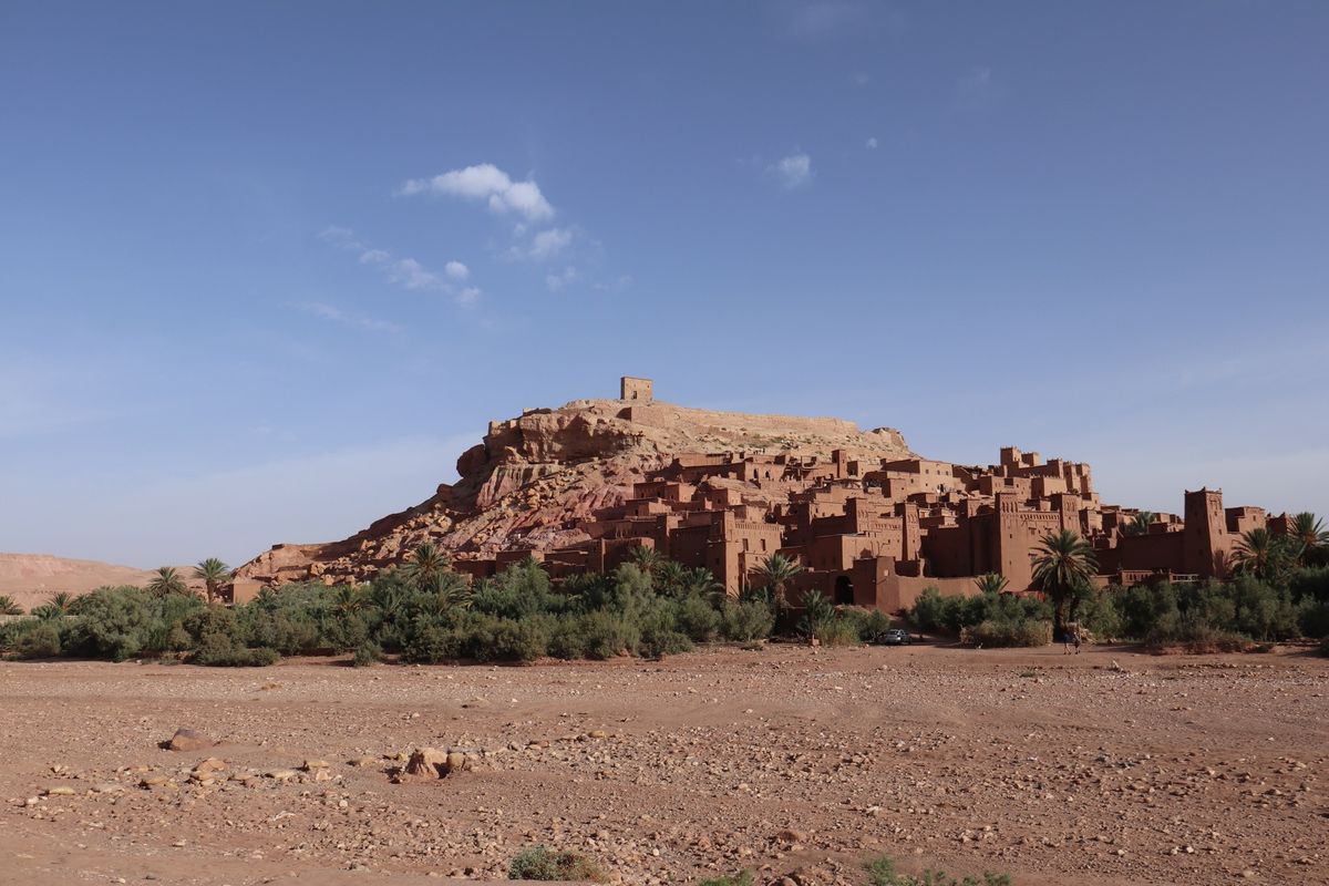 1）サハラ砂漠の街メルズーガ
2）世界遺産マラケシュのジャマエルフナ広場
...