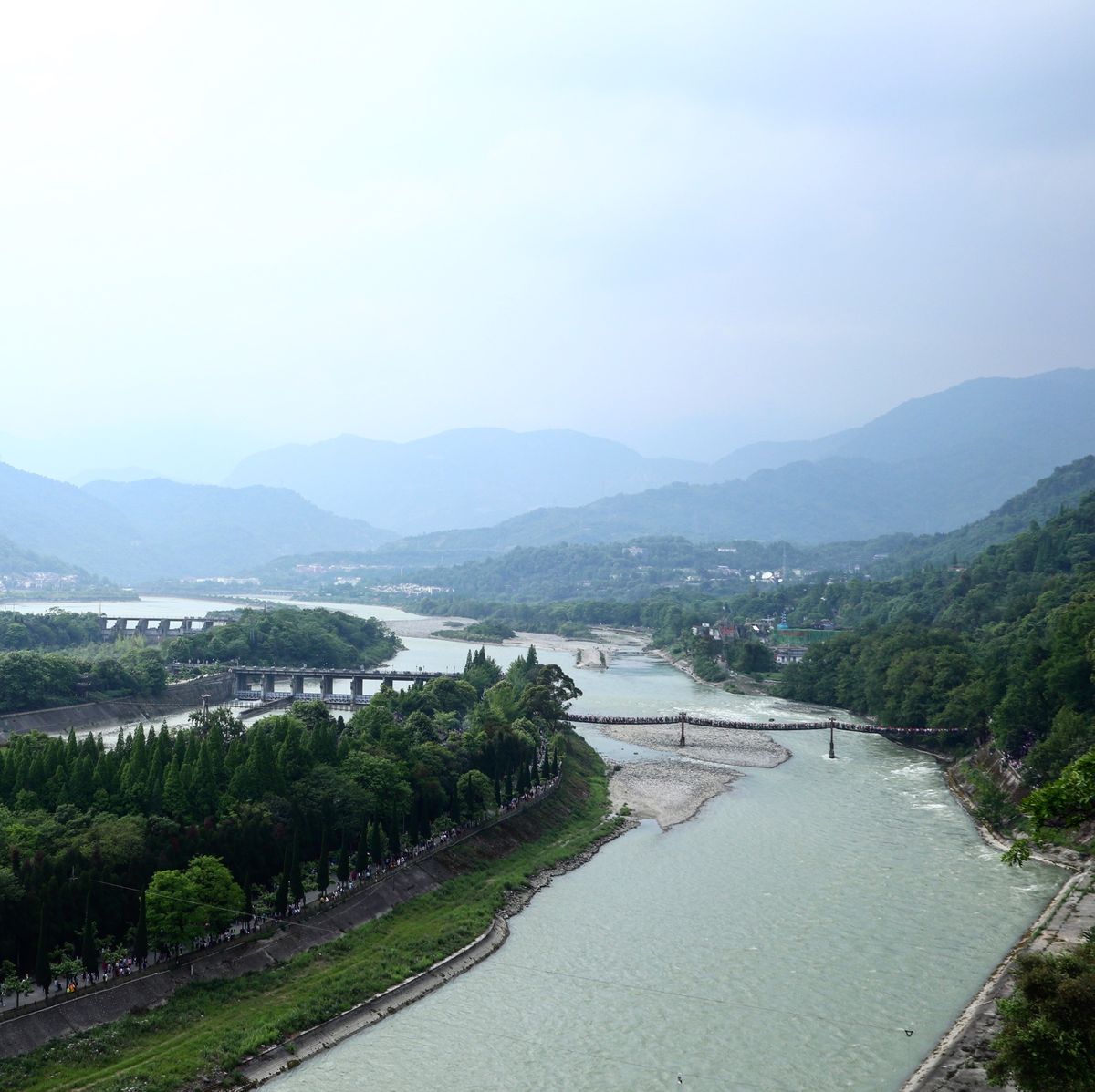 1）世界遺産成都ジャイアントパンダ保護区
2）世界遺産楽山大仏
3）世界遺...