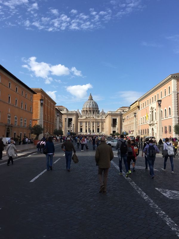聖庁 (バチカン市国)・ヴァチカン市国「「ヴァチカン市国の旅」」の写真：1）世界遺産ヴァチカン市国
2）世界遺産...
