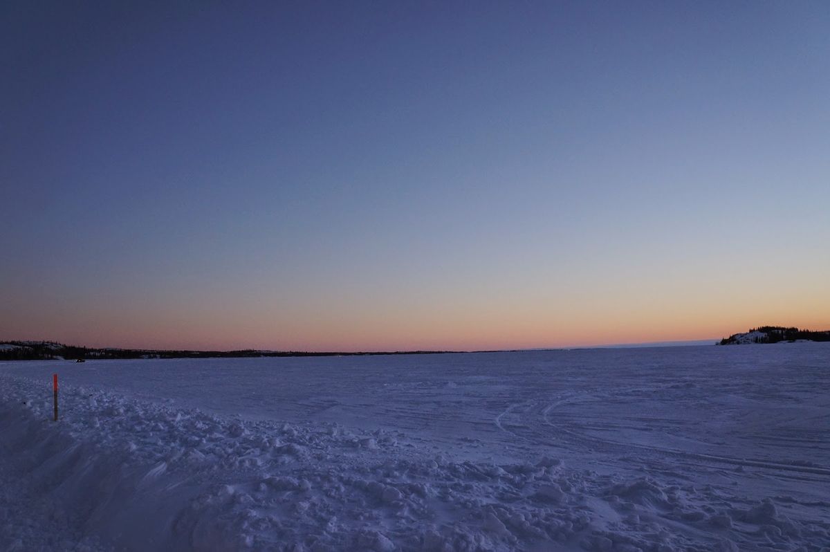 1）オーロラビレッジのテント
2）オーロラ　実際見る色と写真の色は違います...
