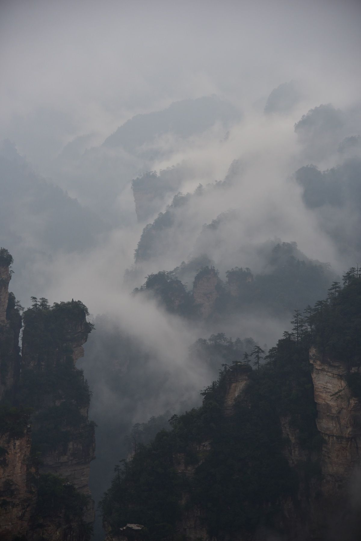 滞在した4日間に晴れることはありませんでしたが、雨の日にしか見れない風景に...
