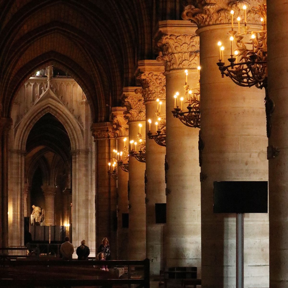 １〜４）火災前の世界遺産ノートルダム大聖堂
復旧を心よりお祈り申し上げます。
