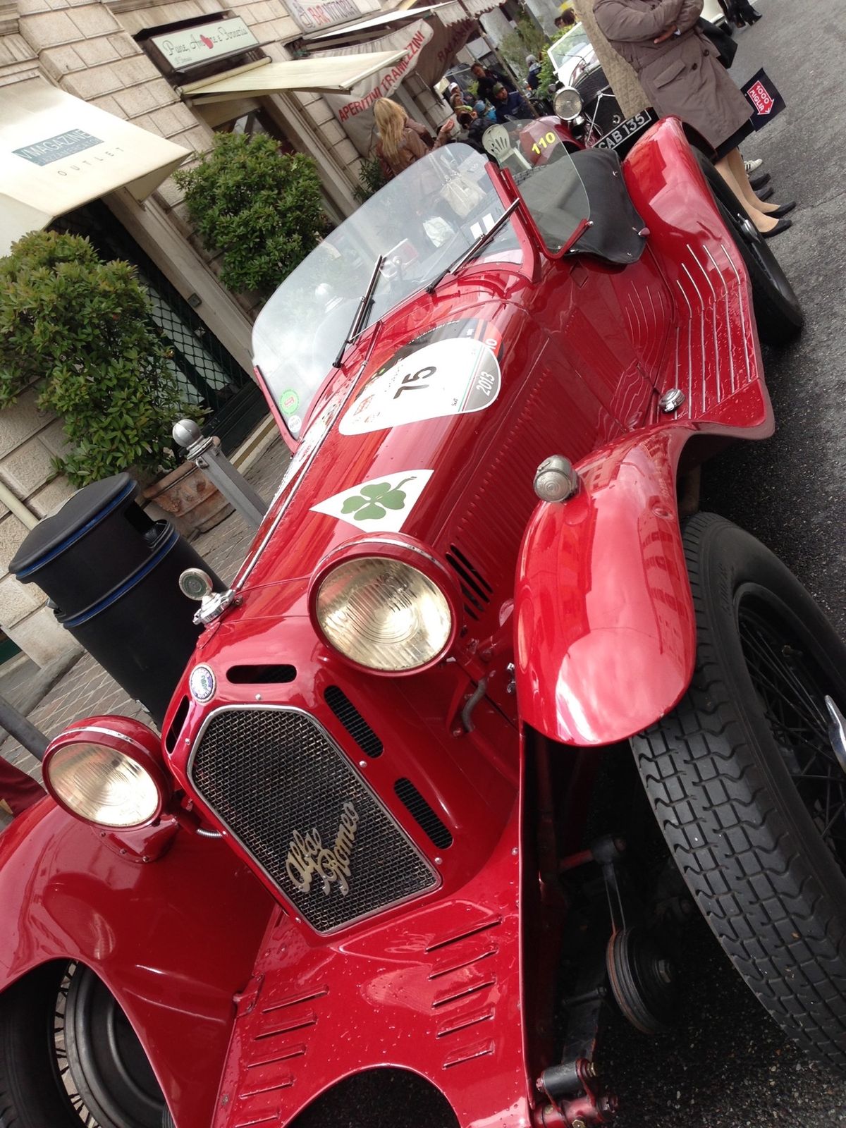 初日から雨…。
当時から変わない郵便局。
イタリアの友人のアルファロメオ8...