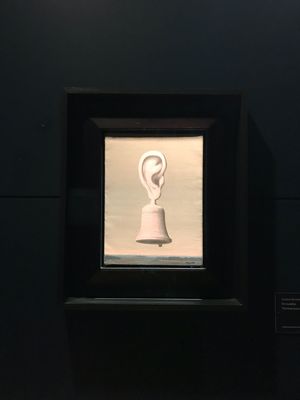 １〜４）マグリット美術館と作品